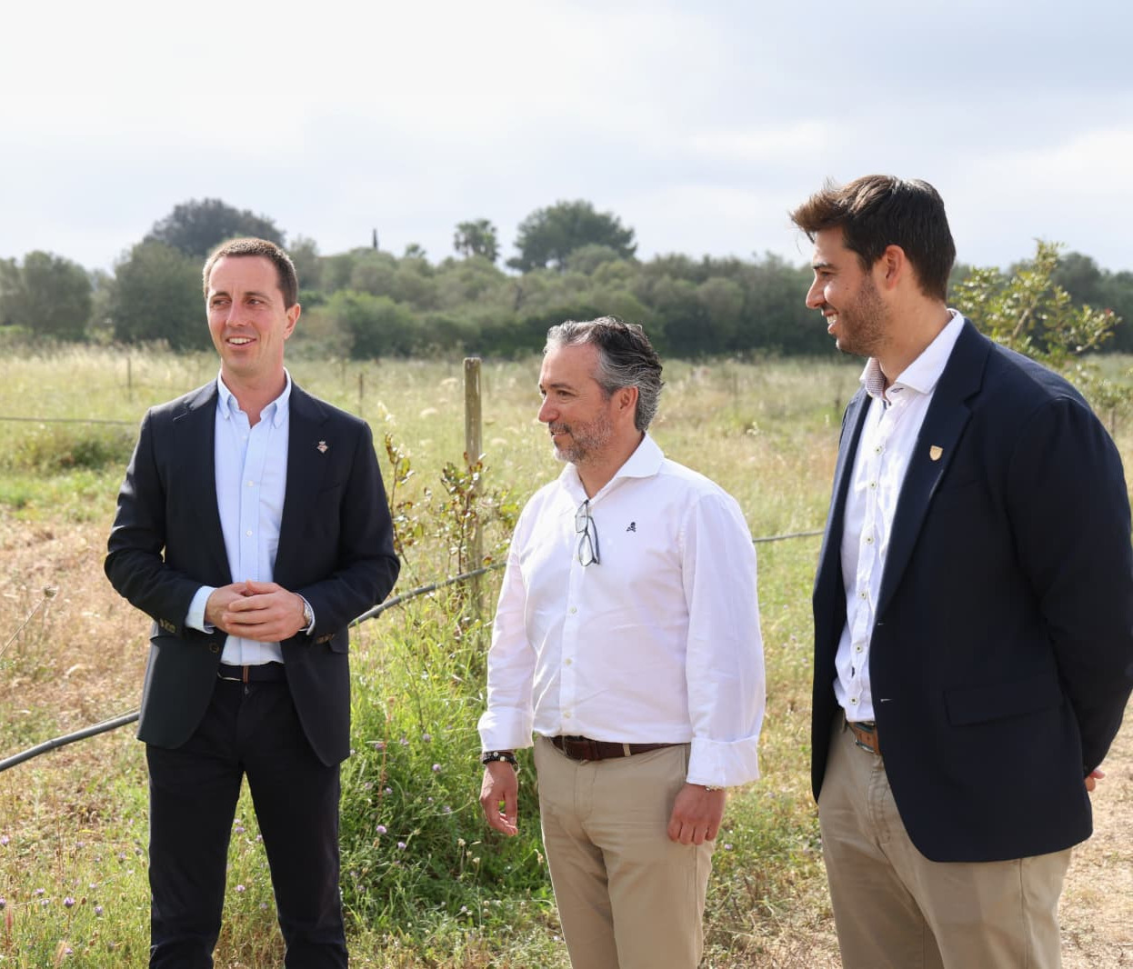 El president del Consell de Mallorca, Llorenç Galmés; el Conseller de Territori, Fernando Rubio; i el batle de Sant Llorenç, Jaume Soler.
