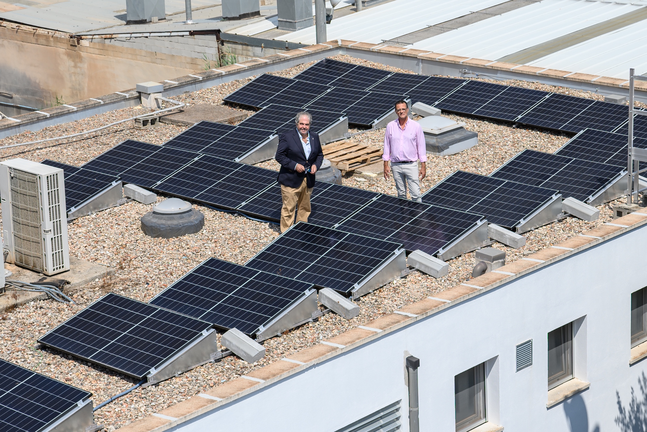 Las nuevas placas solares en el Parque de Bomberos de Alcúdia.