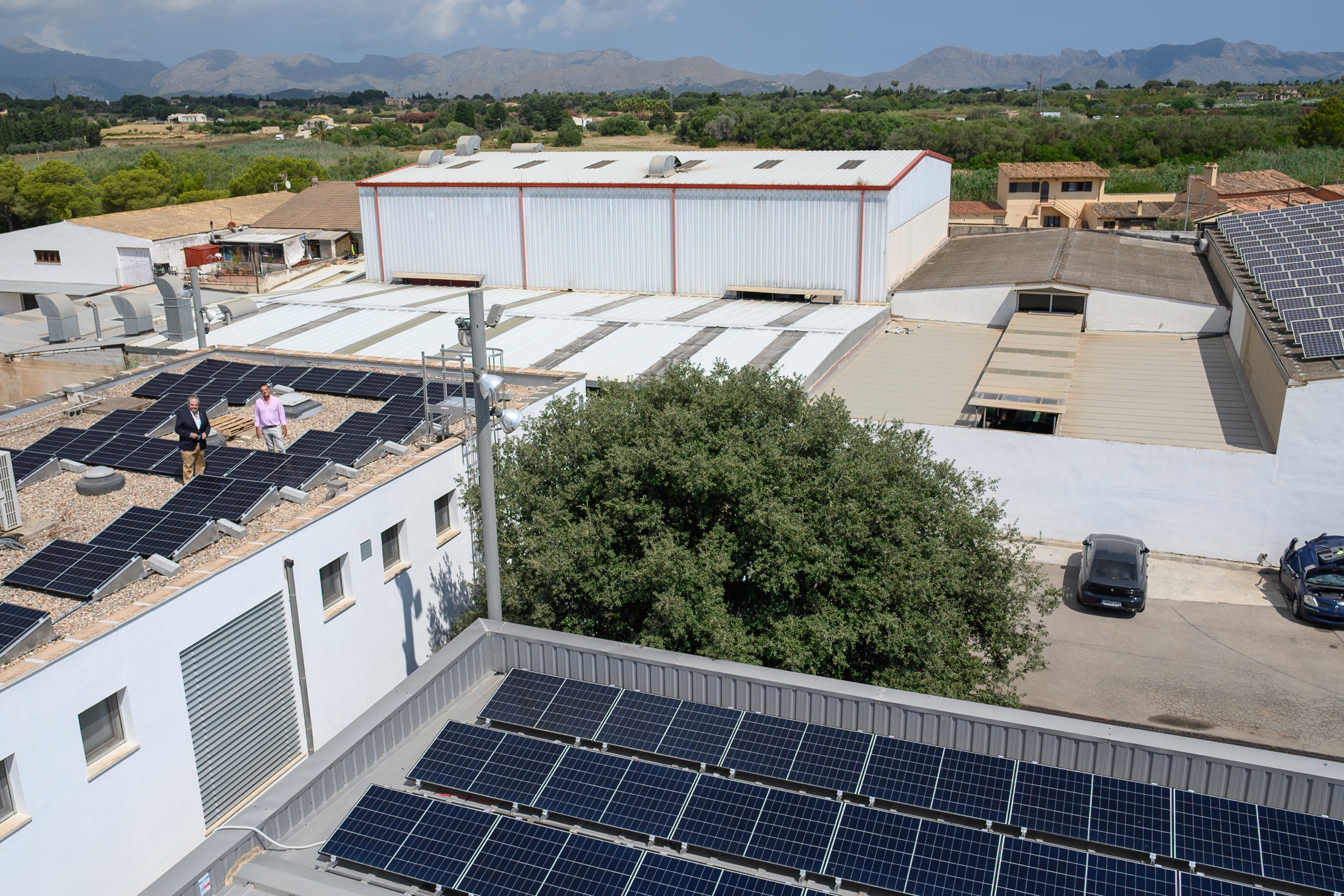 Las nuevas placas solares en el Parque de Bomberos de Alcúdia.