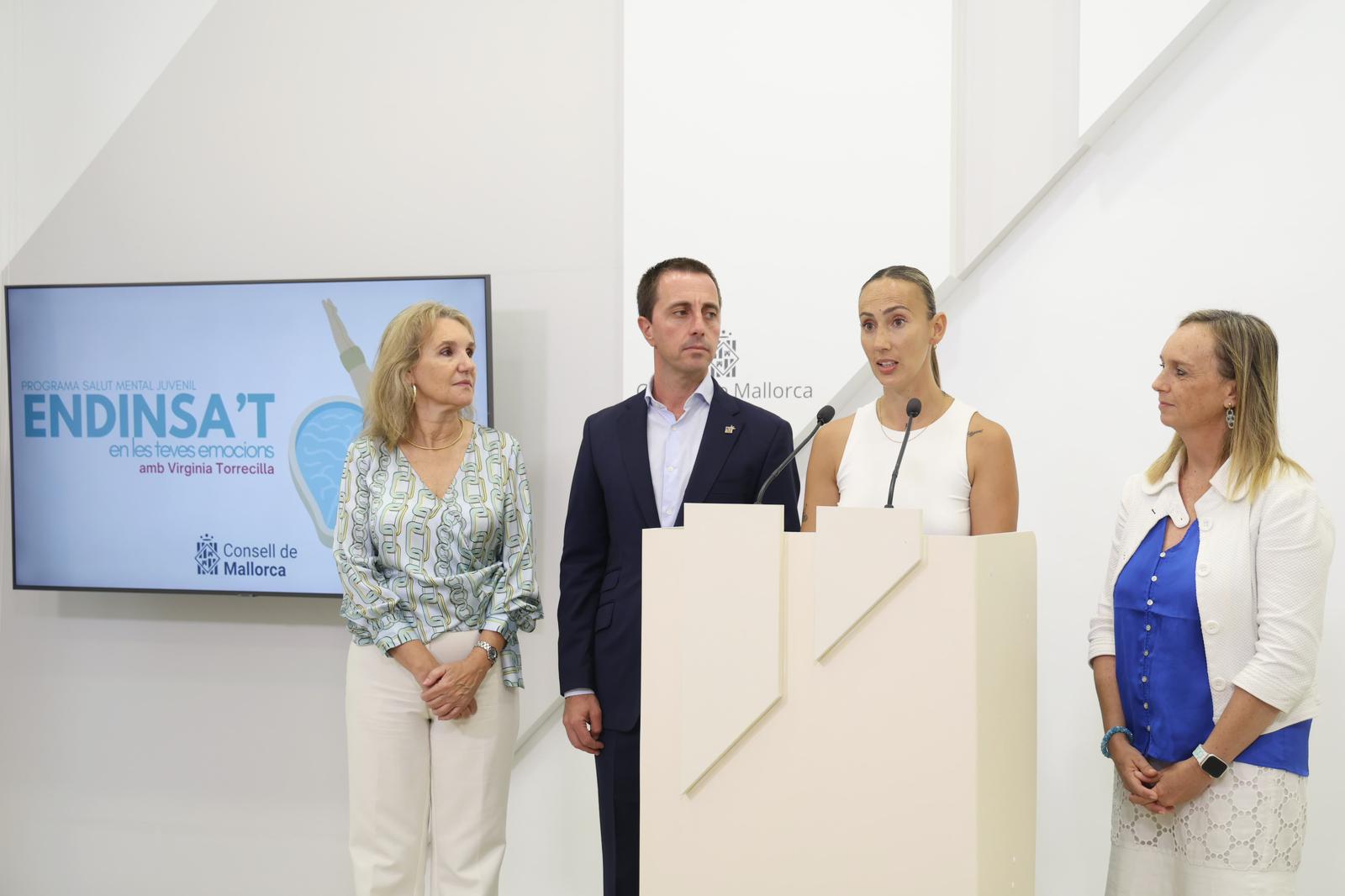 El presidente Galmés y la futbolista Virginia Torrecilla presentan el ciclo formativo «Endinsa’t en les teves emocions».