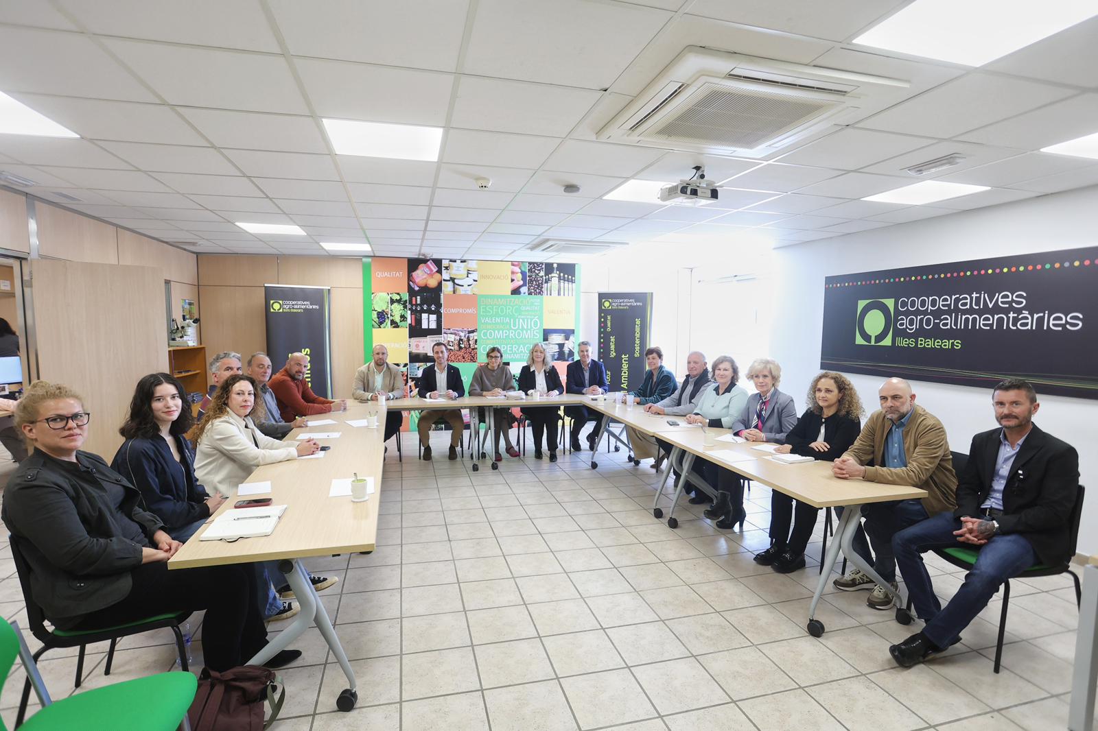 Reunión con las Cooperativas Agro-alimentarias Illes Balears.