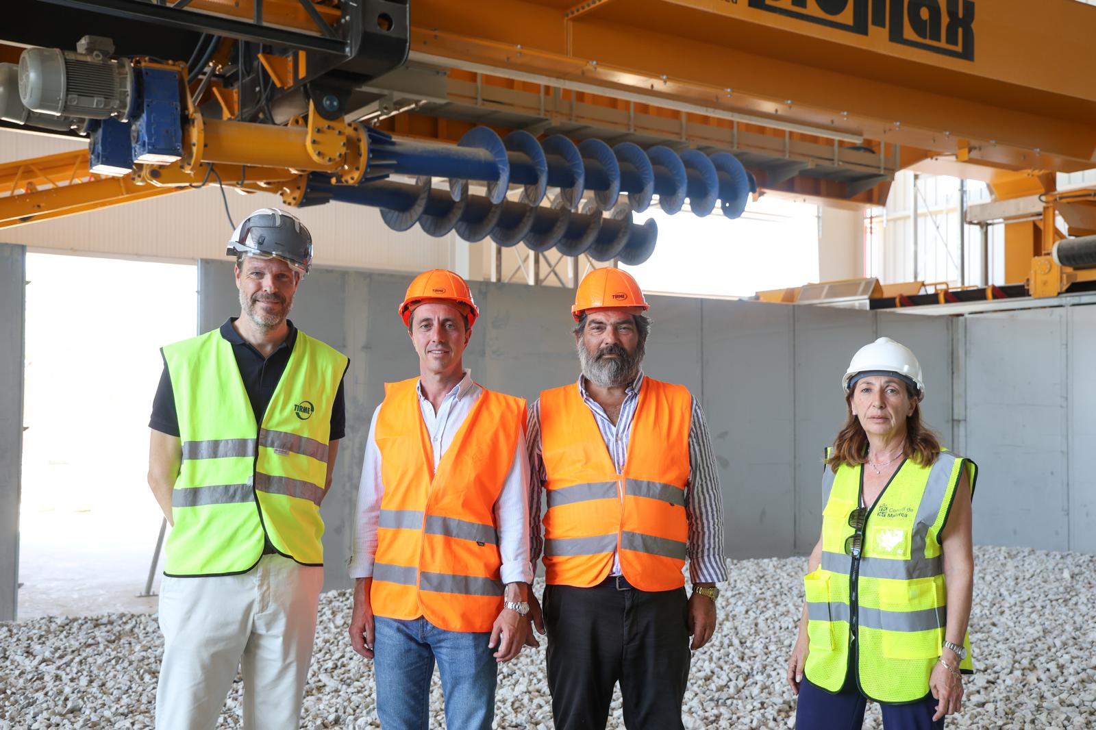 El president Galmés i el conseller Bestard visiten les obres de la futura planta de compostatge de Llucmajor.