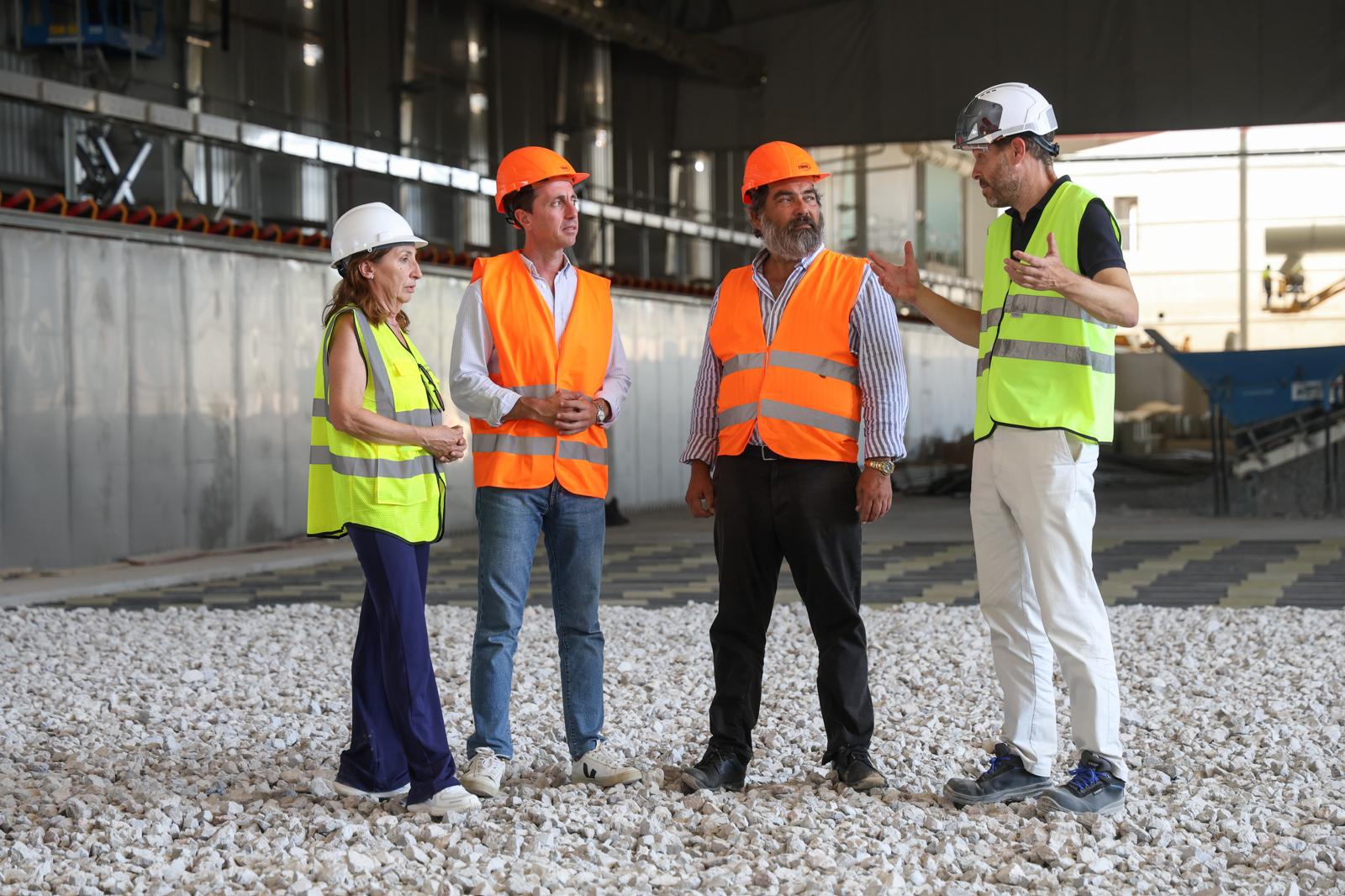 El president Galmés i el conseller Bestard visiten les obres de la futura planta de compostatge de Llucmajor.
