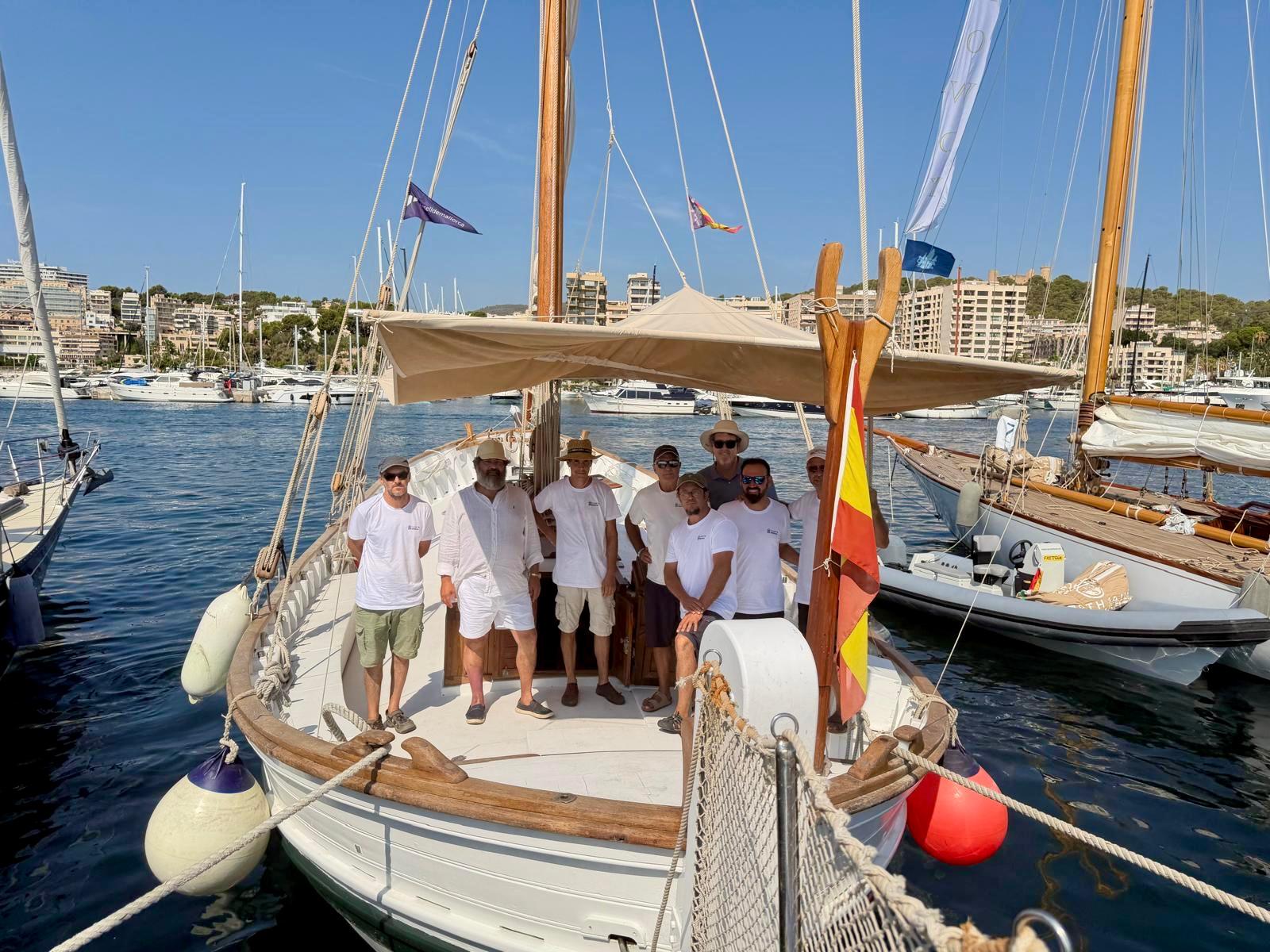 El vicepresident segon i conseller de Medi Ambient, Medi Rural i Esports, Pedro Bestard, surt a navegar amb la Balear.