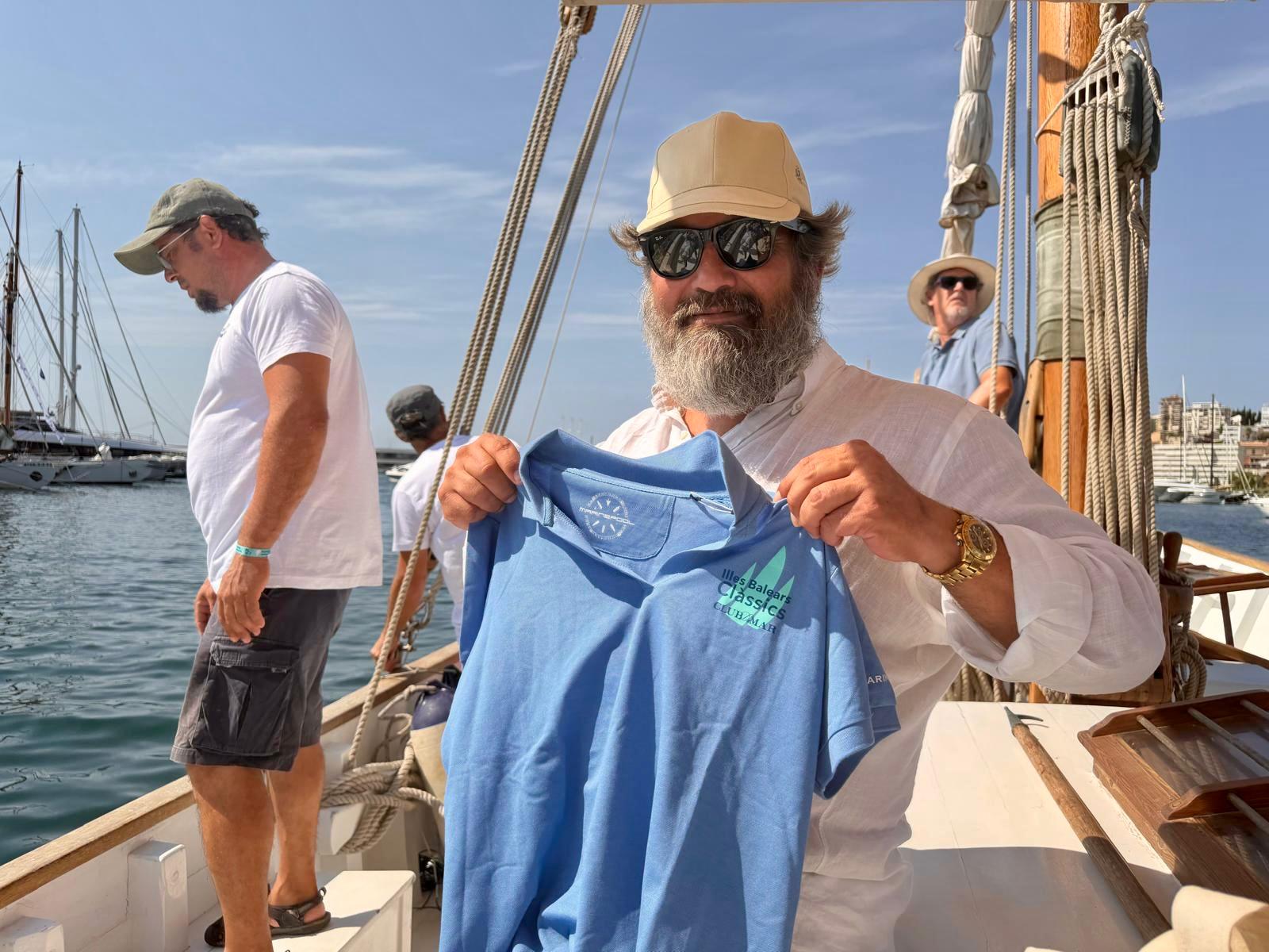 El vicepresident segon i conseller de Medi Ambient, Medi Rural i Esports, Pedro Bestard, surt a navegar amb la Balear.