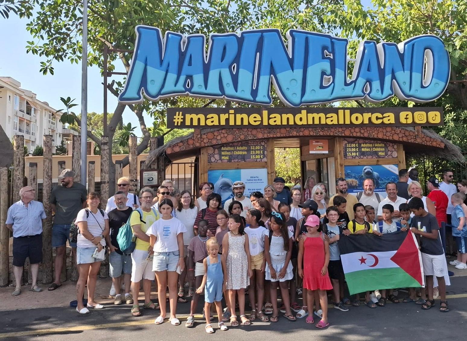 Visita a Marineland dels infants sahrauís de «Vacances en pau».