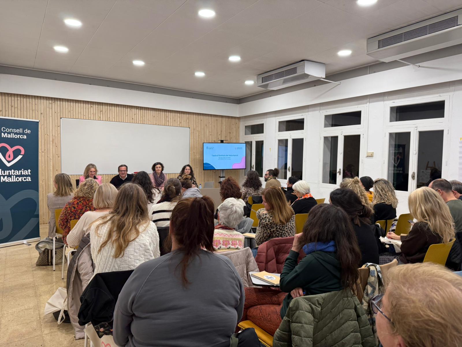 El conseller de Presidència a la primera Taula d’Entitats de Voluntariat. 