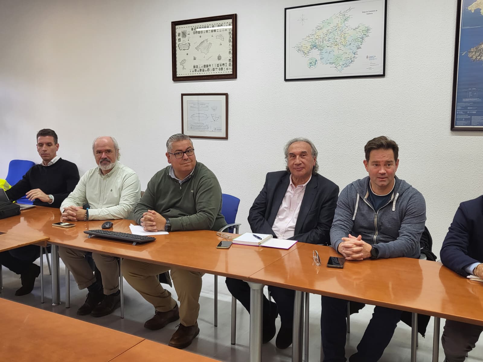 El batle de Pollença acompanyat dels representants del Consell de Mallorca i la DGT.