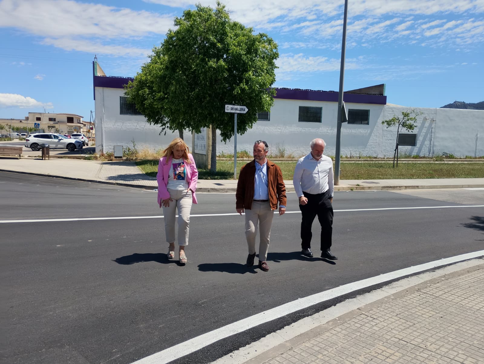 El conseller de Territori ,Fernando Rubio; la batlessa de Felanitx, Catalina Soler; i el director insular de Infraestructures, Rafel Gelabert.