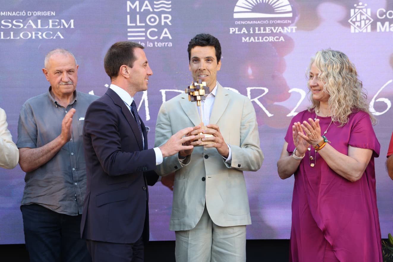 Entrega del premio al atleta paralímpico mallorquín Joan Munar
