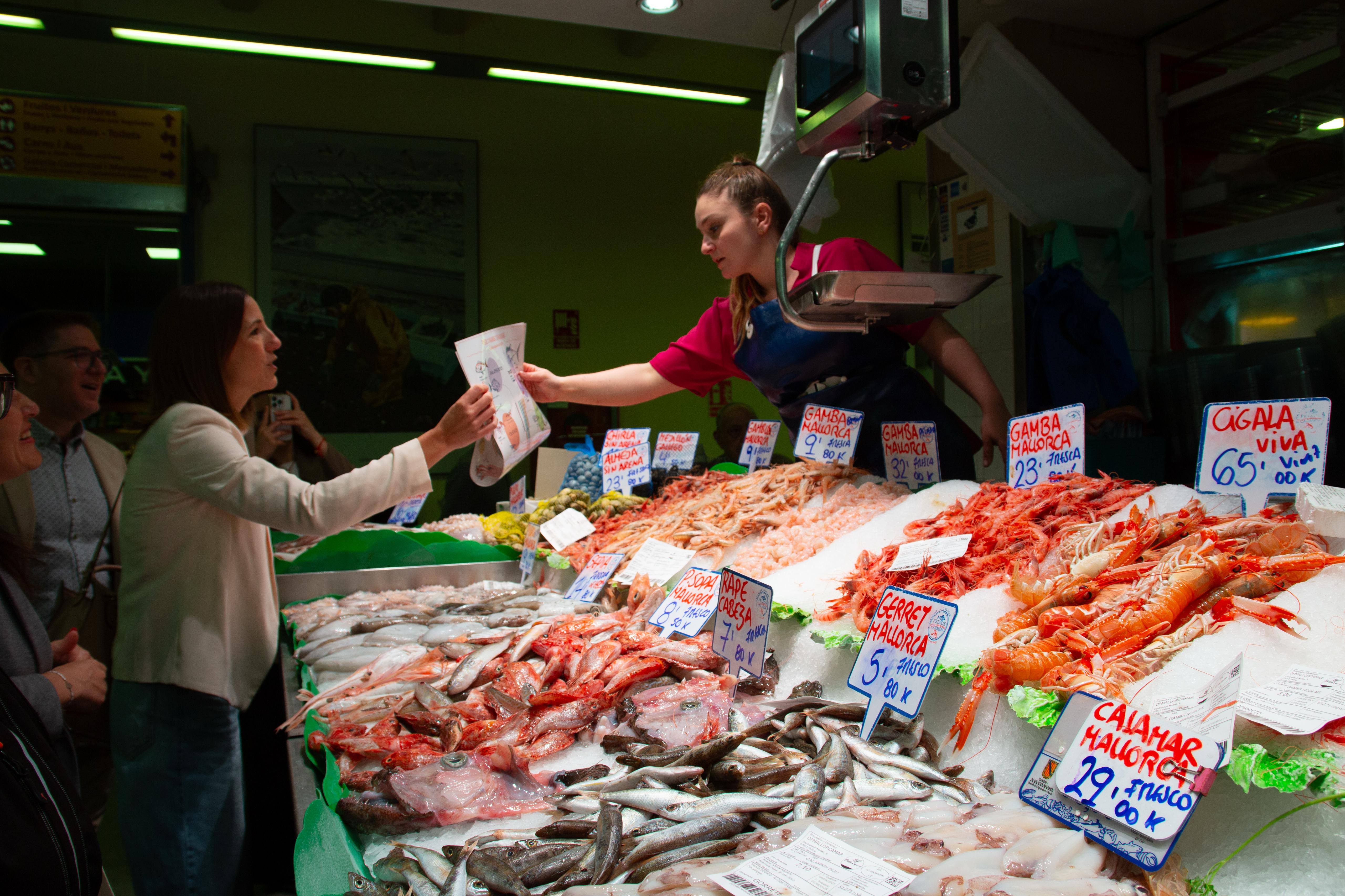 Imagen de la presentación de la campaña «Peixos i marisc de la mar balear» en el Mercat de l'Olivar