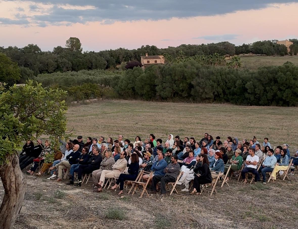 Perfomance artística a Son Corró (Costitx)
