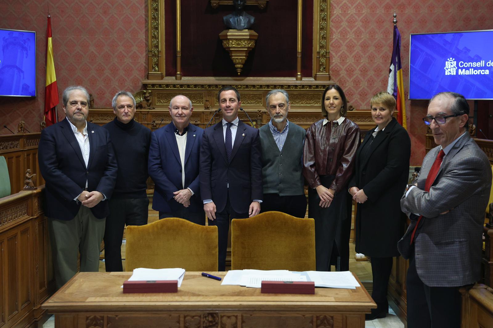 Firma delante notario de la compra de Sa Fàbrica Nova de Sóller