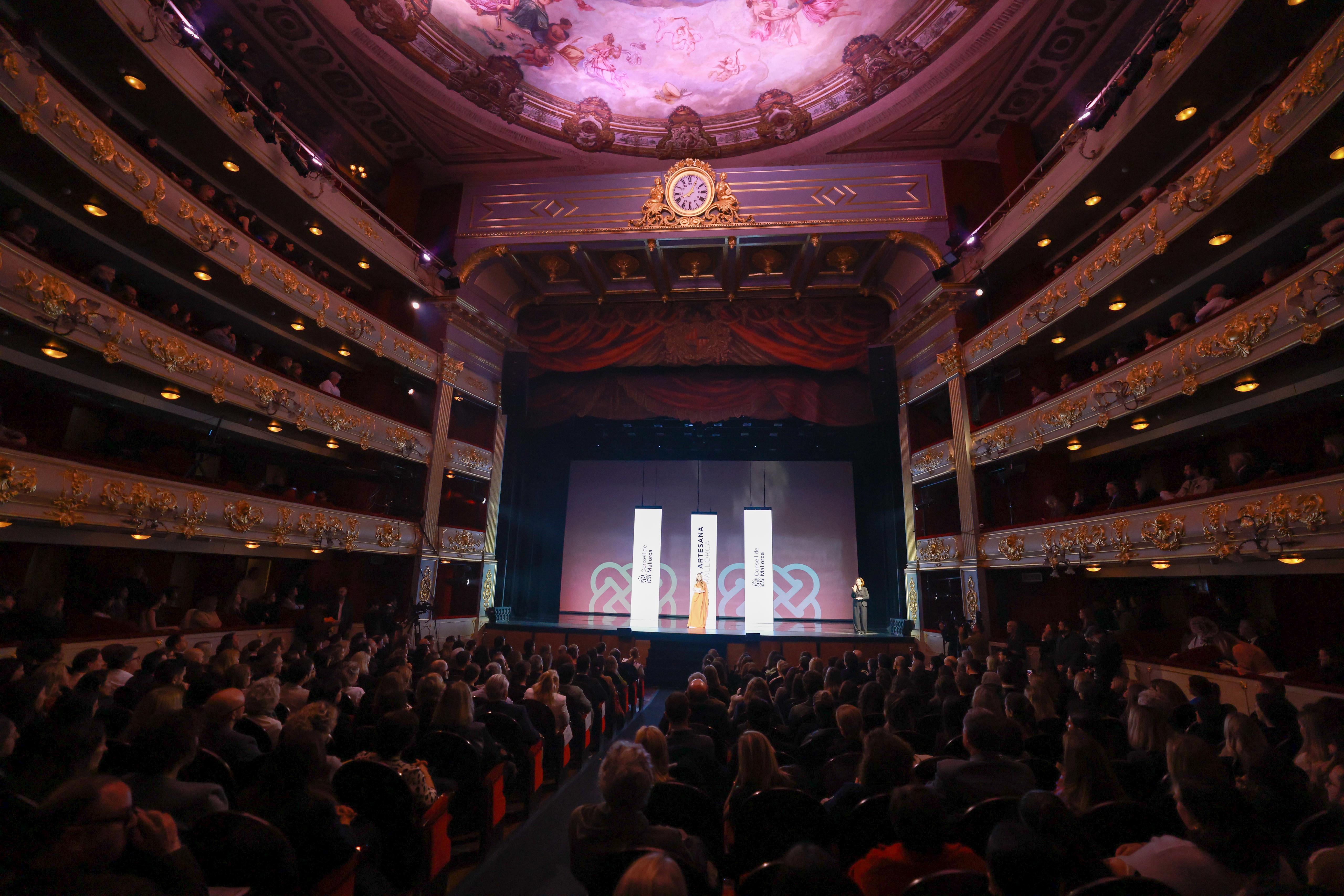 Gala Moda Artesana de Mallorca en el Teatro Principal de Palma.
