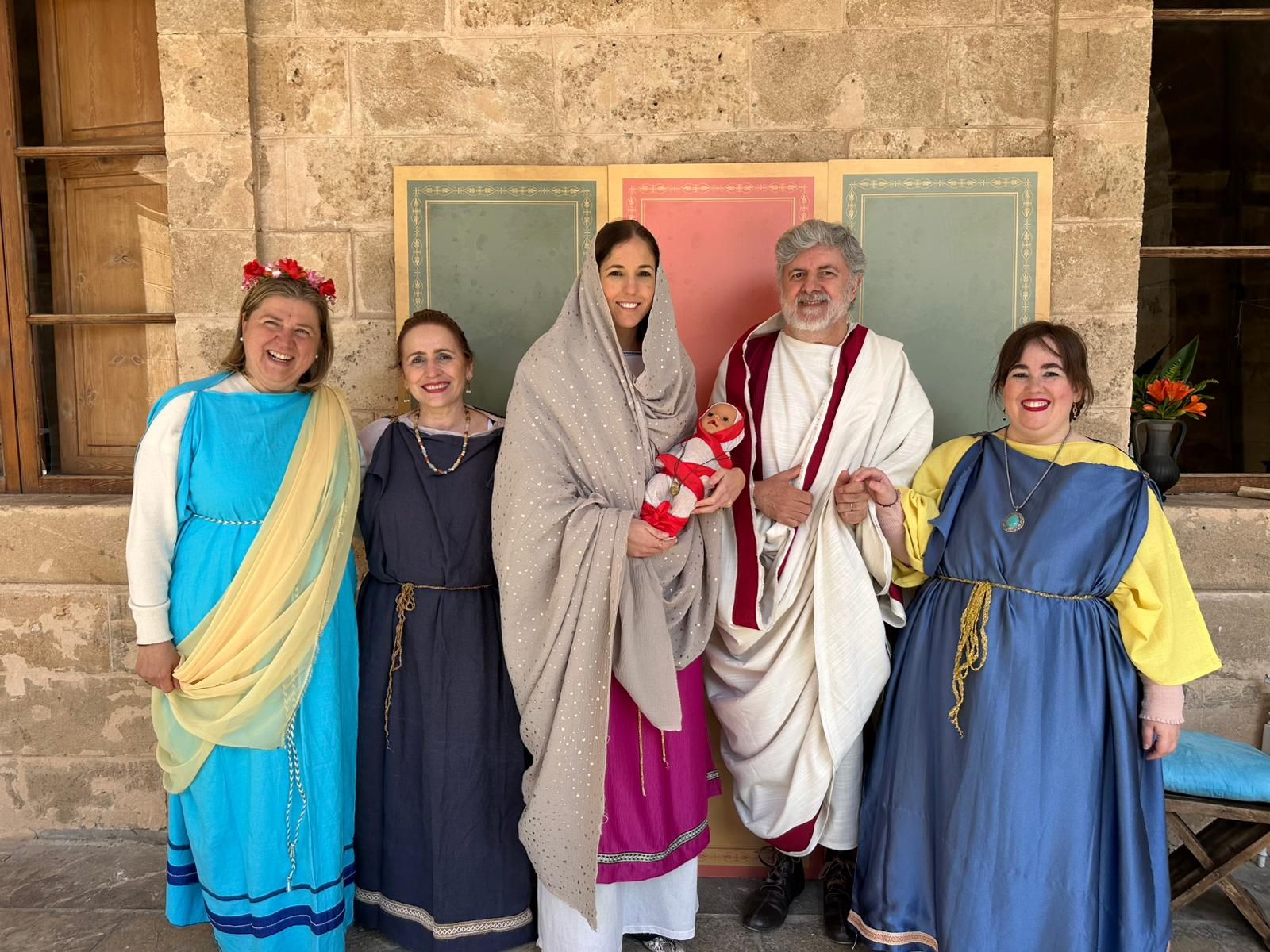 La vicepresidenta i consellera de Cultura i Patrimoni, Antònia Roca i la directora insular de Patrimoni, Maribel Arnau al Festival de Cultura Clàssica Maremagnum.