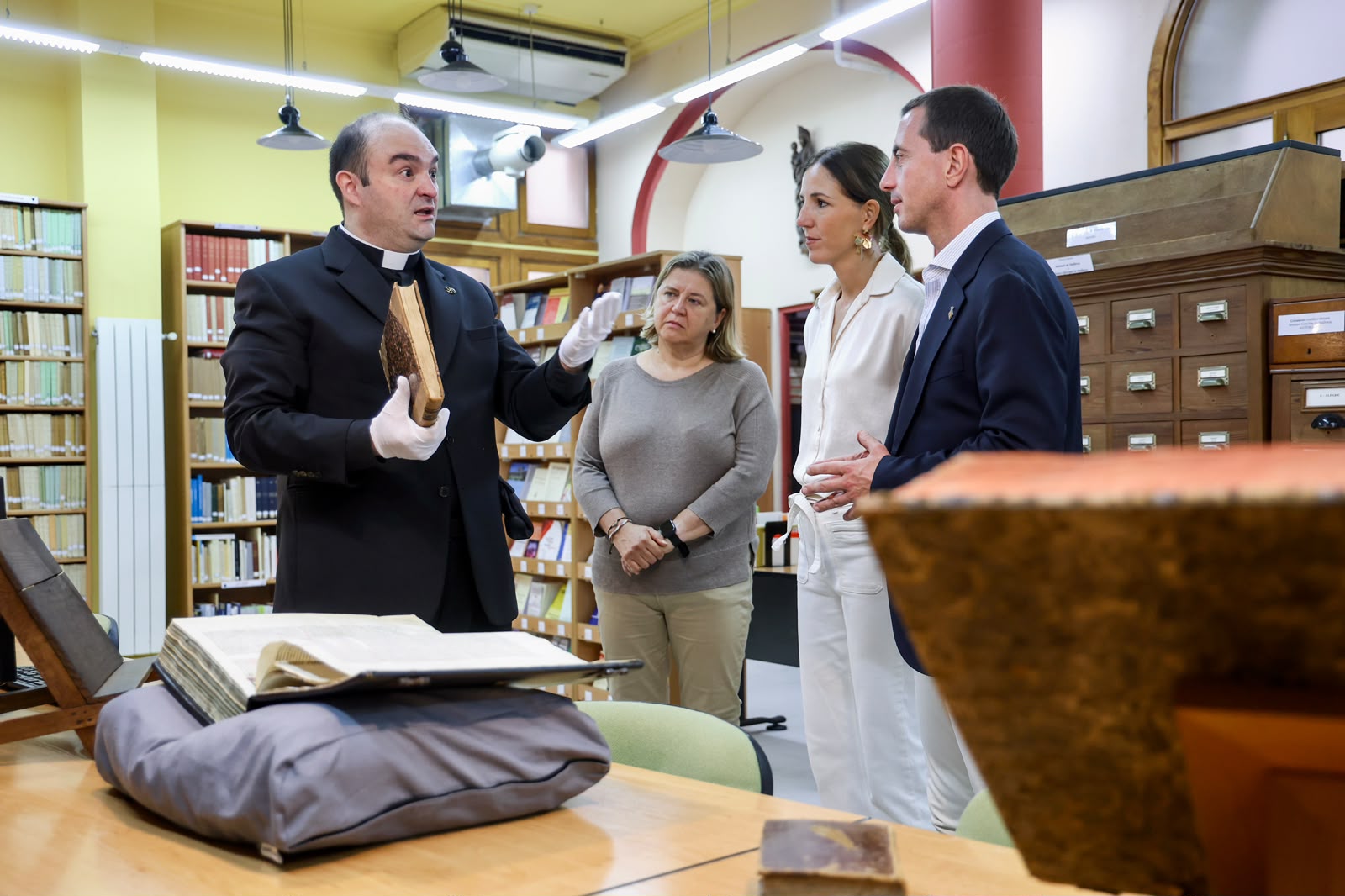 Visita a la Biblioteca Diocesana del Bisbat de Mallorca.