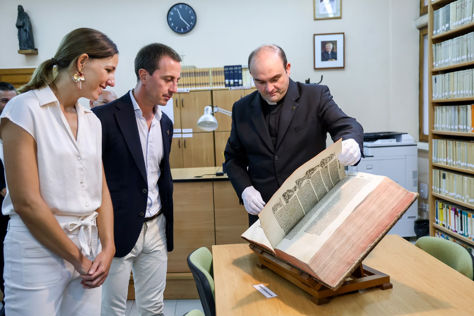 Visita a la Biblioteca Diocesana del Bisbat de Mallorca.