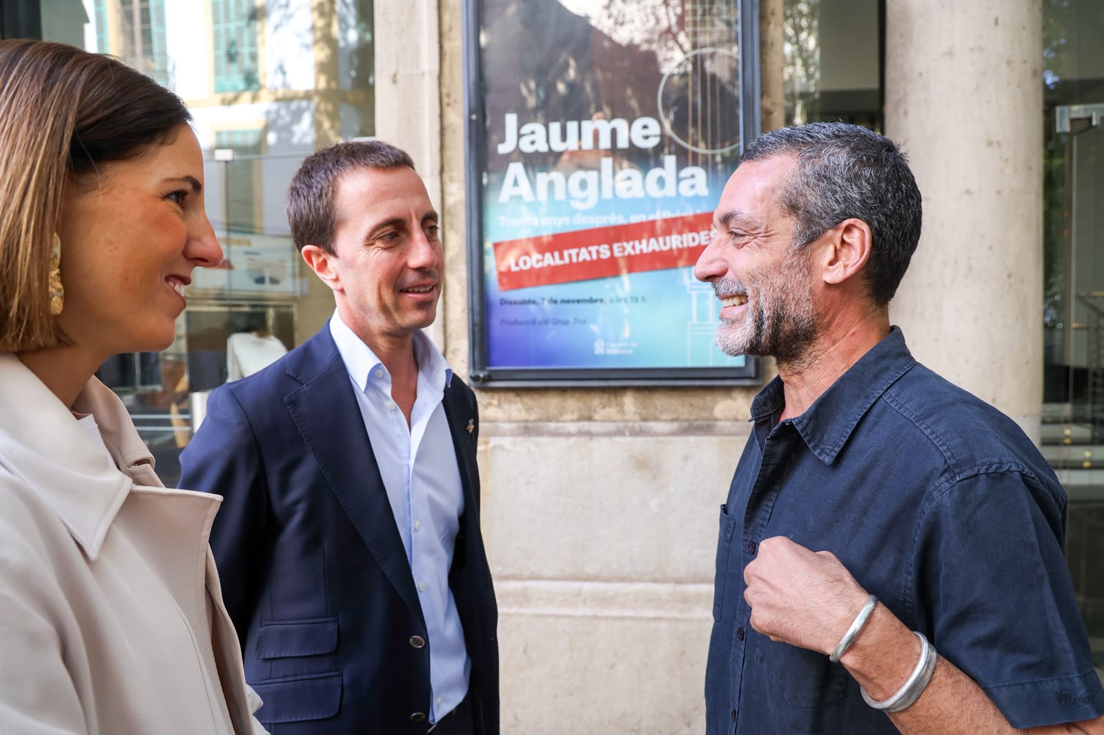 El cantanet con el presidente del Consell de Mallorca, Llorenç Galmés y la vicepresidenta, Antònia Roca.