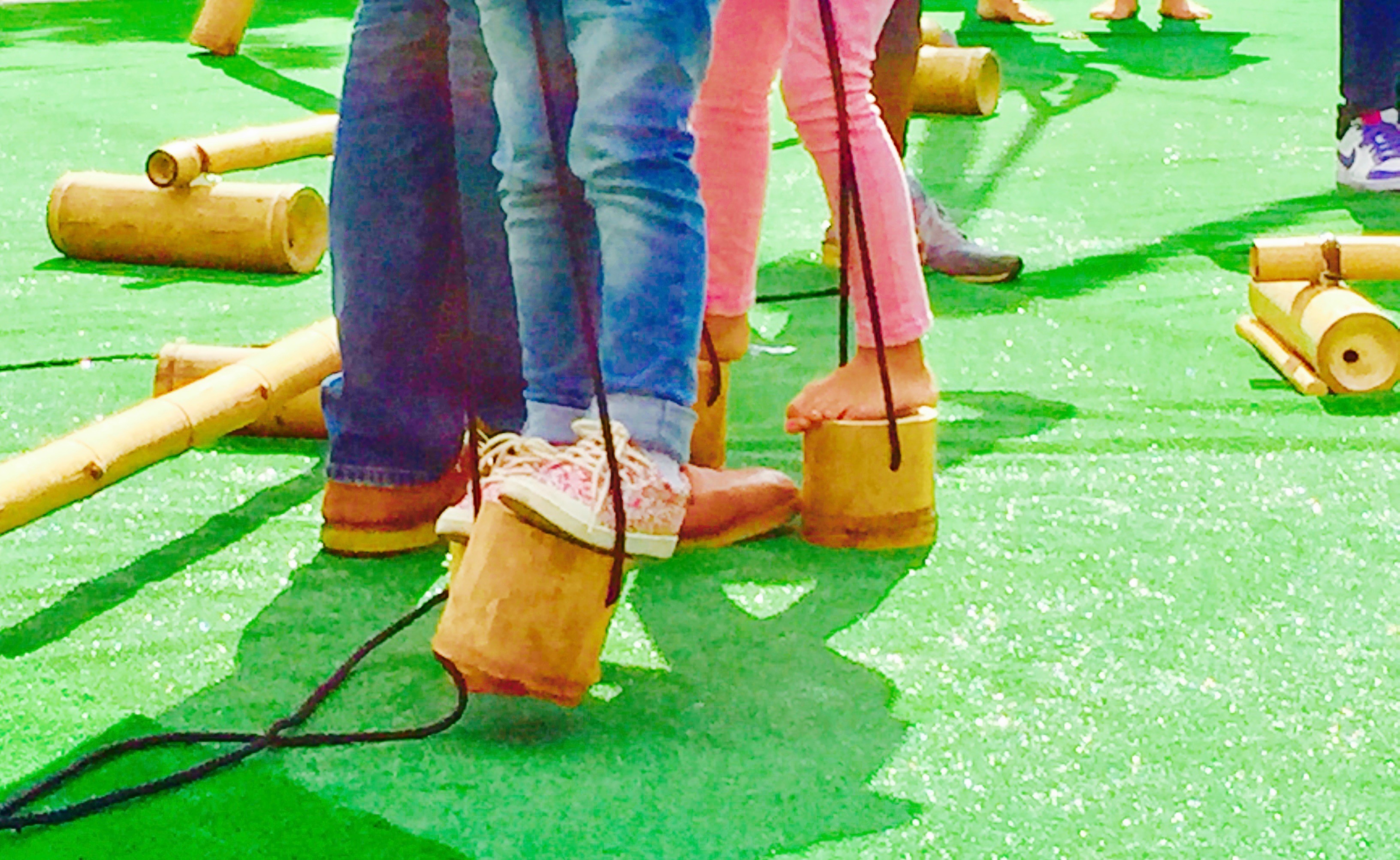 Tallers de circ amb bambú
